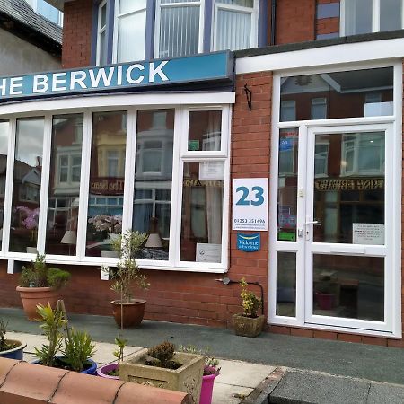 The Berwick - Over 40'S Only 黑潭 外观 照片